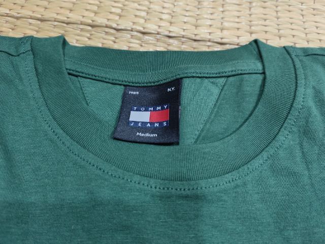 เสื้อยืดคอกลม TOMMY สายเขียว รูปที่ 4
