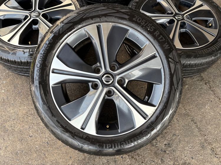 ล้อแม็กขอบ17 NISSAN KICKS ใส่ TEANA JUKE SYLPHY ได้เลยจ้า มีรอยตามการใช้งาน พร้อมยางCONTINENTAL205-55-17 ปี22 ปีแท้  รูปที่ 2