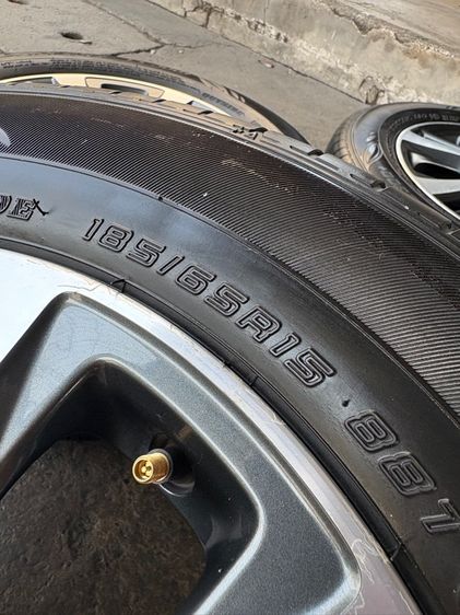 ล้อแม็กขอบ15 TOYOTA YARIS ใส่ VIOS ได้เลยจ้า มีรอยตามการใช้งาน พร้อมยางDUNLOP185-65-15 ปี23 ปีแท้  รูปที่ 10