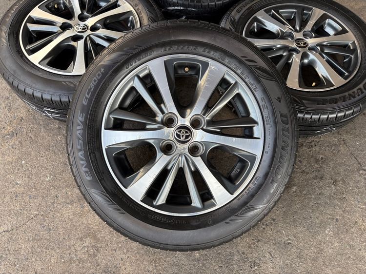 ล้อแม็กขอบ15 TOYOTA YARIS ใส่ VIOS ได้เลยจ้า มีรอยตามการใช้งาน พร้อมยางDUNLOP185-65-15 ปี23 ปีแท้  รูปที่ 2