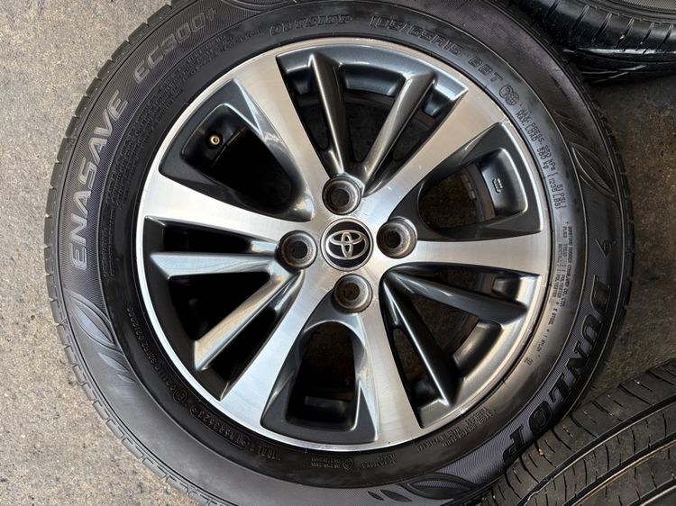 ล้อแม็กขอบ15 TOYOTA YARIS ใส่ VIOS ได้เลยจ้า มีรอยตามการใช้งาน พร้อมยางDUNLOP185-65-15 ปี23 ปีแท้  รูปที่ 4