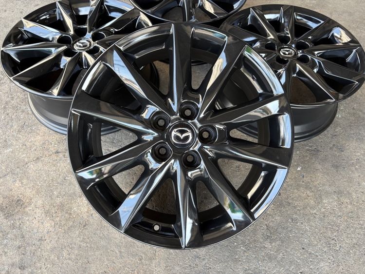 ล้อแม็กขอบ18 MAZDA3 ใส่ CX5 CX3 ได้เลยจ้า สีดำเงา สภาพสวยมากๆ (ล้อทำสีมาใหม่เพื่อความสวยงาม ไม่มีซ่อม) รูปที่ 2