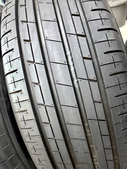ยางถอดป้ายแดงขอบ 17” ยี่ห้อ TOYO TIRES รุ่น PROXES COMFORT ขนาด 225-65R17 ปี 25 MADE IN JAPAN สีเส้นตุ่มหน้ายางยังอยู่ครบ รูปที่ 9
