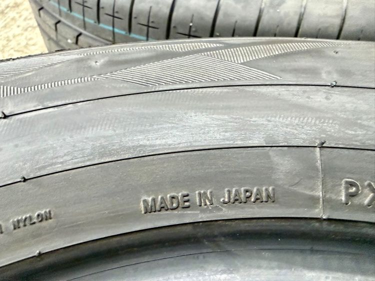 ยางถอดป้ายแดงขอบ 17” ยี่ห้อ TOYO TIRES รุ่น PROXES COMFORT ขนาด 225-65R17 ปี 25 MADE IN JAPAN สีเส้นตุ่มหน้ายางยังอยู่ครบ รูปที่ 4