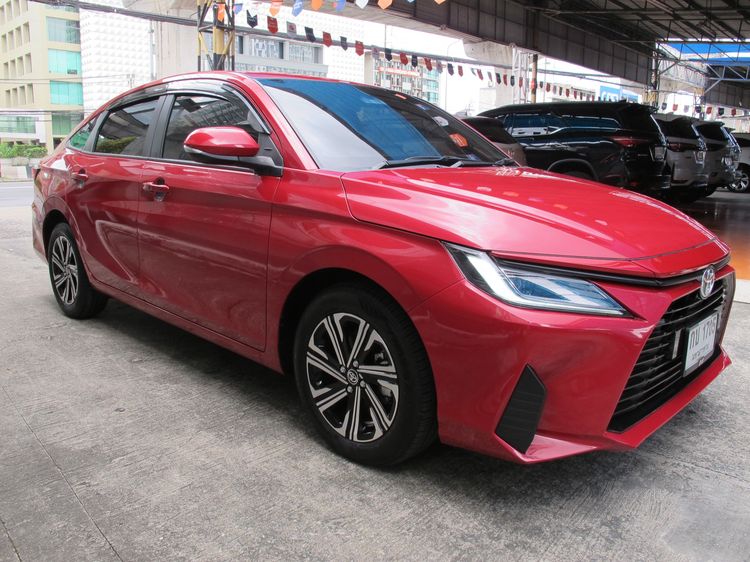 Toyota Yaris ATIV 2024 1.2 Smart Sedan เบนซิน ไม่ติดแก๊ส เกียร์อัตโนมัติ แดง รูปที่ 2