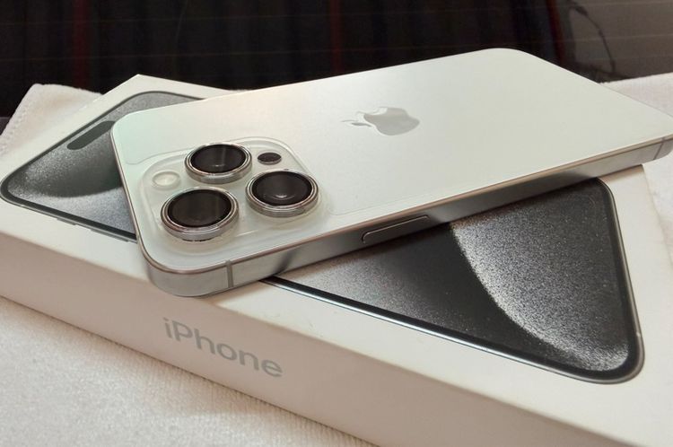 Iphone 15 Pro Max White Titanium 256 GB รูปที่ 2