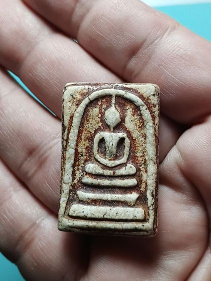 พระสมเด็จวัดระฆัง พิมพ์ใหญ่ รุ่นเเรก มีรอยคราบน้ำหมากเก่าทั่วองค์ พระเก่าของคนโบราณ สภาพสวยเก่าเดิมๆ รูปที่ 7