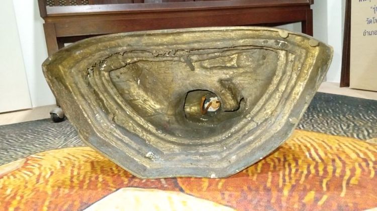 พระบูชาหลวงพ่อพระใส วัดโพธิ์ชัย จ.หนองคาย ปี 2552 รุ่นบารมีพ่อ หน้าตัก 16 นิ้ว ตอกเลข 302 เนื้อทองเหลือง รูปที่ 15