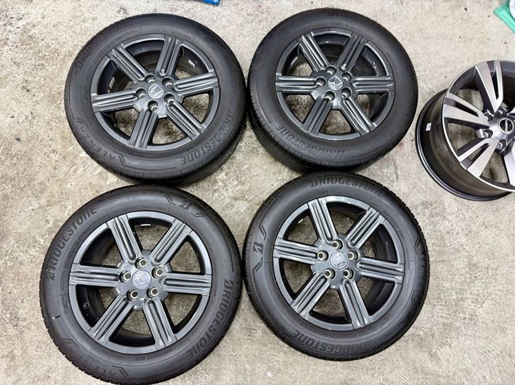 ล้อแม็ก HONDA HRV ขอบ 17” สภาพสวย ยาง BRIDGESTONE 215-60R17 ปี 24 ดอกยางสวยพร้อมใช้งาน รูปที่ 3