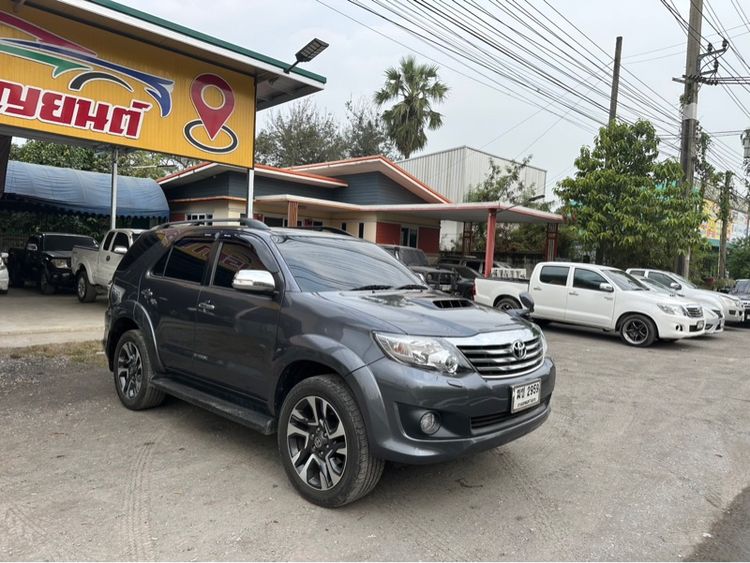 รถ Toyota Fortuner 3.0 V 4WD Champ Midnight Shine สี เทา