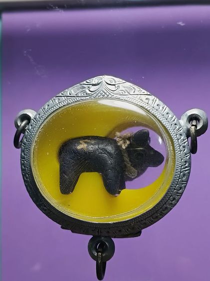 วัวธนู หลวงพ่อน้อย วัดศรีษะทอง จ.นครปฐม รุ่นเเรก สภาพสวย ไม่ผ่านการใช้ เจ้าของเดิมเลี่ยมตลับเงินลงยาสามห่วงเเล้วแขวนไว้หน้าหิ้งพระป้องกันภัย รูปที่ 2