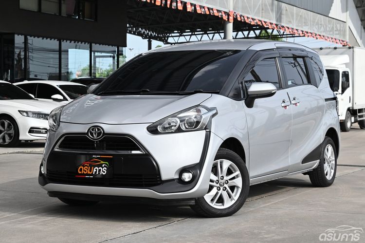รถ Toyota Sienta 1.5 G สี บรอนซ์เงิน