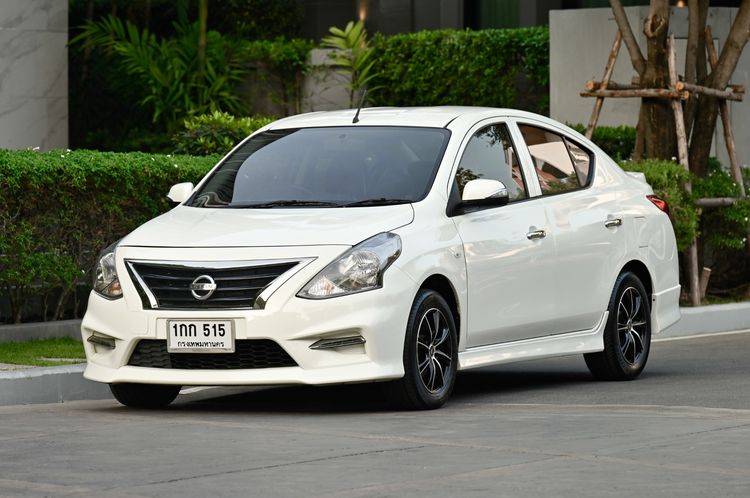 รถ Nissan Almera 1.2 E Sportech สี ขาว