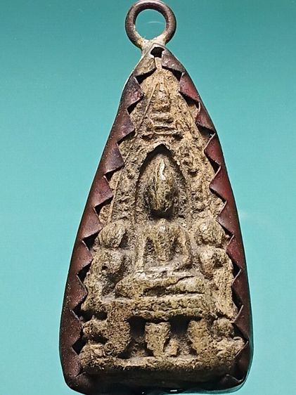 พระเลี่ยง กรุเก่า ขุดพบได้ที่กรุวัดประตูลี้ จ.ลำพูน องค์นี้สภาพสวยเลี่ยมจับขอบเก่า คนโบราณใช้ติดตัวประจำกายเก่ามาแต่ดั้งเดิม รูปที่ 7