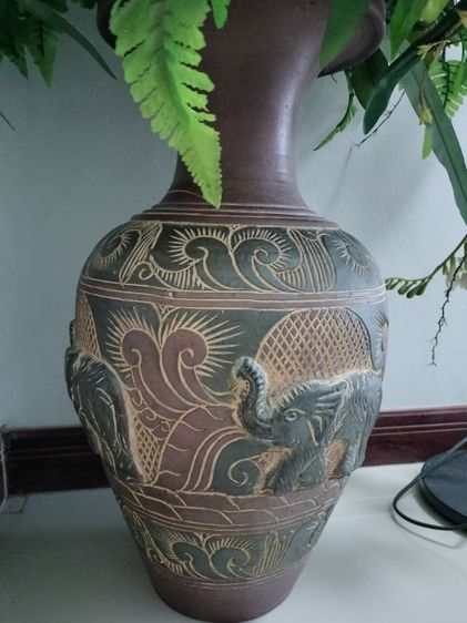 แจกันโบราณลายช้าง