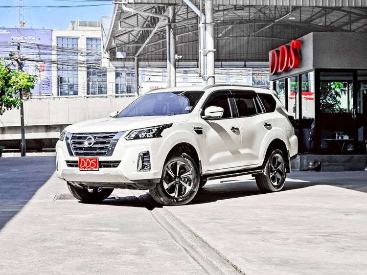 รถ Nissan Terra 2.3 VL สี ขาว