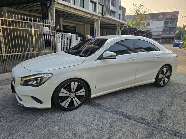 Mercedes-Benz CLA-Class 2017 CLA200 Sedan เบนซิน ไม่ติดแก๊ส เกียร์อัตโนมัติ ขาว รูปที่ 4