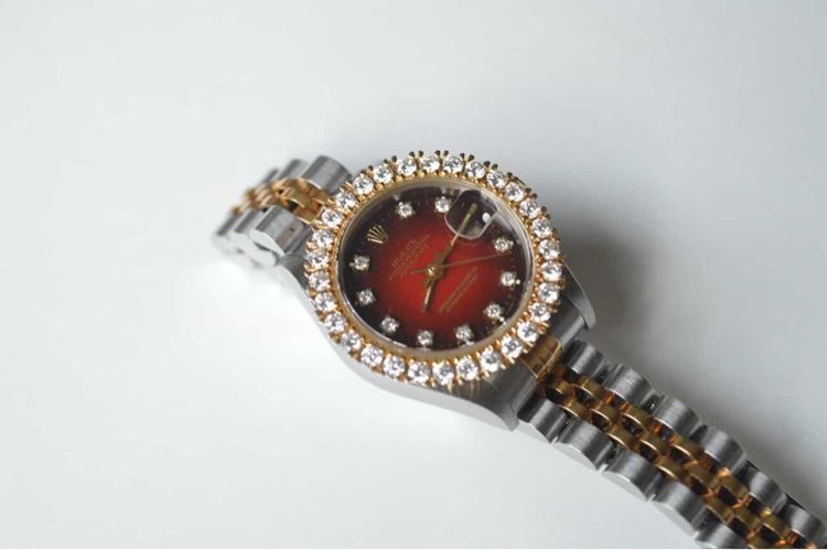 Rolex Datejust หน้าแดงหายาก ขอบเพชรแท้ รูปที่ 2