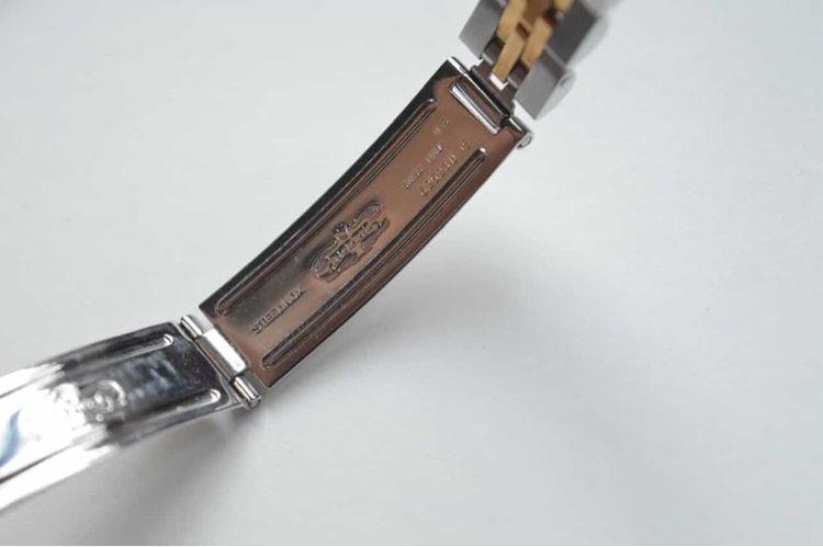 Rolex Datejust หน้าแดงหายาก ขอบเพชรแท้ รูปที่ 8