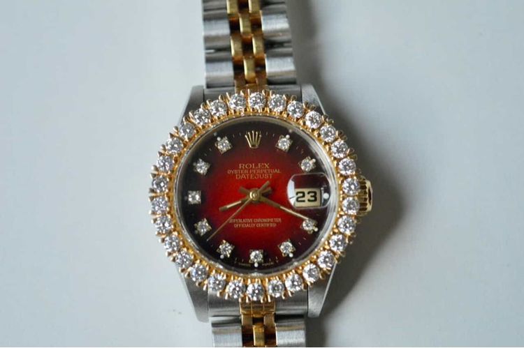 Rolex Datejust หน้าแดงหายาก ขอบเพชรแท้ รูปที่ 7