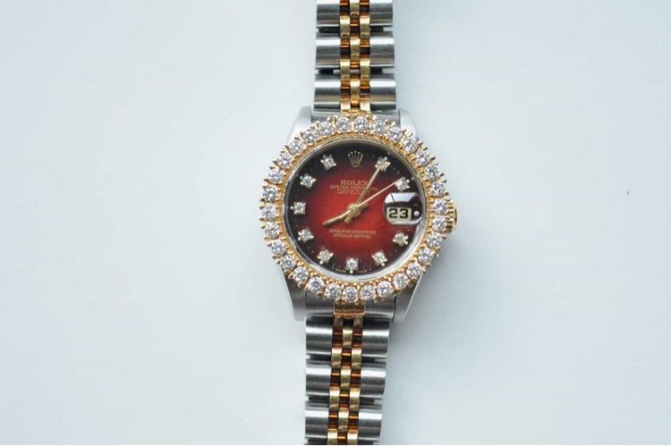 Rolex Datejust หน้าแดงหายาก ขอบเพชรแท้ รูปที่ 4