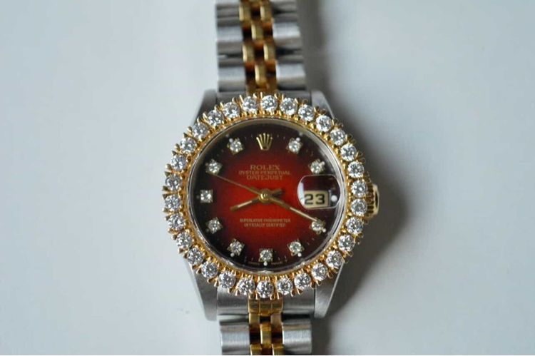 Rolex Datejust หน้าแดงหายาก ขอบเพชรแท้ รูปที่ 5