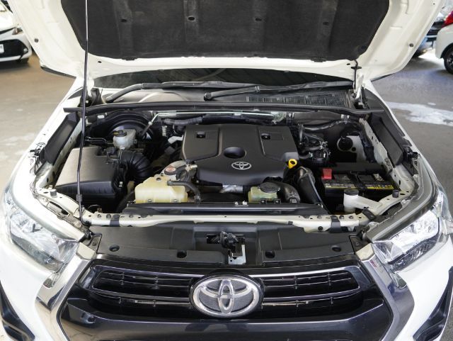 Toyota Hilux Revo 2022 2.4 Z Edition Entry ดีเซล เกียร์ธรรมดา ขาว รูปที่ 4
