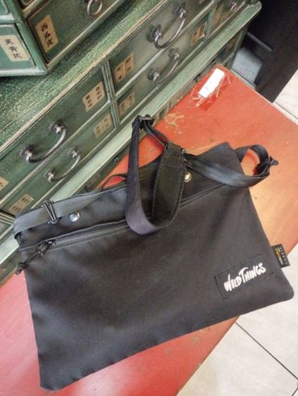 กระเป๋าสะพายข้าง