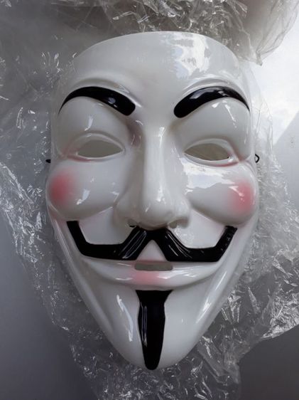 "หน้ากากขาว" 🎭