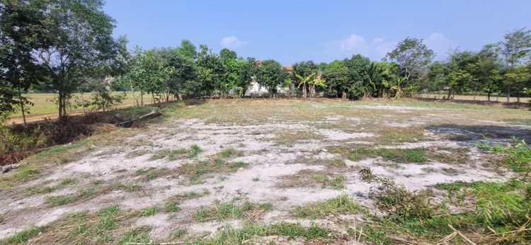 ขายที่ดินเปล่า นครนายก อ.เมือง 1 ไร่ 3 งาน 58 ตรว. ทำเลดี ติดคลอง ราคา 1.9 ล้าน