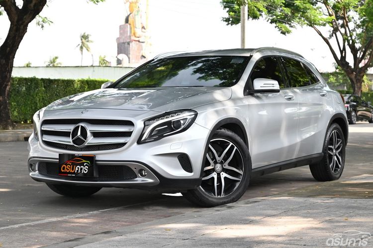 รถ Mercedes-Benz GLA-Class GLA200 สี บรอนซ์เงิน