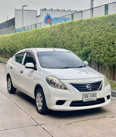 รถ Nissan Almera 1.2 E สี ขาว