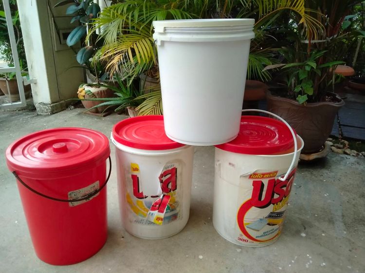 ถังพลาสติกโบราณวินเทจ 4 ใบ
