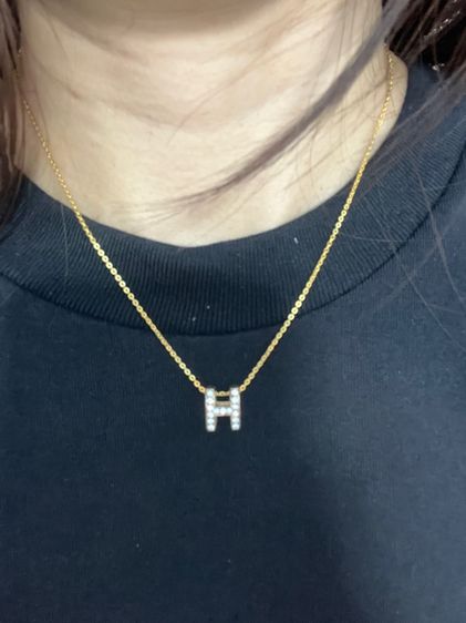 จี้สร้อยคอ ดูแพงสวย แฟชั่นแสงหรูหรา H จี้ตัวอักษร รูปที่ 2