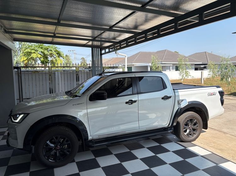 Isuzu D-MAX 2023 3.0 Vcross M 4WD ดีเซล เกียร์อัตโนมัติ ขาว รูปที่ 4