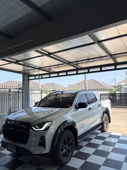 รถ Isuzu D-MAX 3.0 Vcross M 4WD สี ขาว