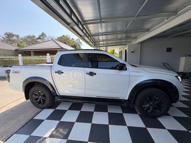 Isuzu D-MAX 2023 3.0 Vcross M 4WD ดีเซล เกียร์อัตโนมัติ ขาว รูปที่ 3