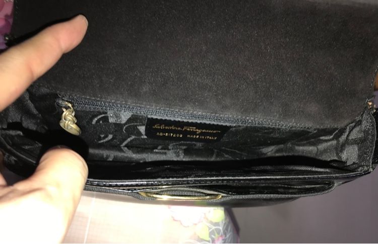 ต่อรองได้ Ferragamo ของแท้ หนังแก้ว คล้องไหล่ได้ สภาพดี รูปที่ 15