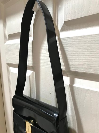 ต่อรองได้ Ferragamo ของแท้ หนังแก้ว คล้องไหล่ได้ สภาพดี รูปที่ 7