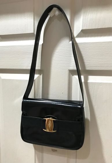 ต่อรองได้ Ferragamo ของแท้ หนังแก้ว คล้องไหล่ได้ สภาพดี รูปที่ 3