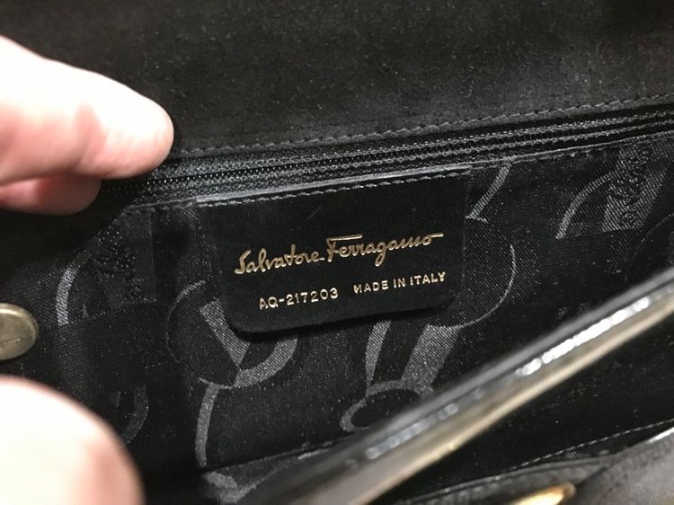 ต่อรองได้ Ferragamo ของแท้ หนังแก้ว คล้องไหล่ได้ สภาพดี รูปที่ 17