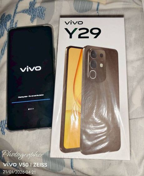 Vivo y29. สภาพเหมือนใหม่ พร้อมกล่อง สายชาร์จ เข็มจิ้มซิม เคสใส  ขาย 4300 บาทรวมส่งครับ