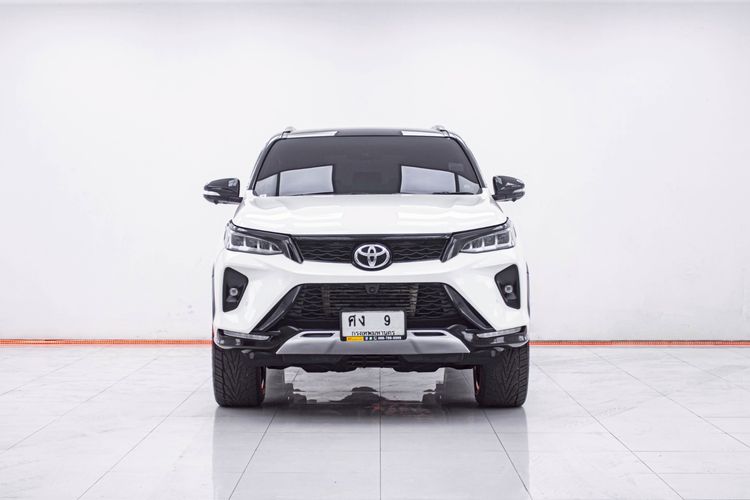 Toyota Fortuner 2022 2.4 Legender Black Top 4WD Utility-car ดีเซล ไม่ติดแก๊ส เกียร์อัตโนมัติ ขาว รูปที่ 4