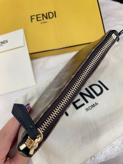 กระเป๋าสตางค์ FENDI แท้ ไม่เคยใช้ รูปที่ 3