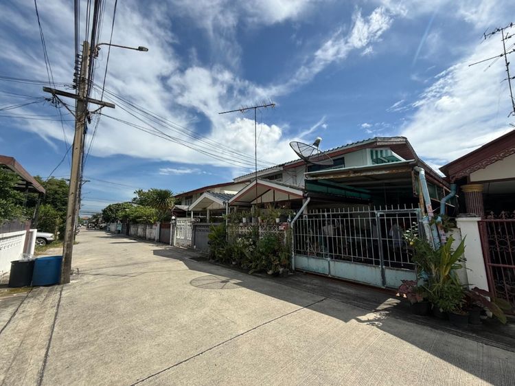 อื่นๆ ไม่มี สร้างเสร็จก่อน 2010 ขายผ่านการประมูล รหัส 1653594 บ้านแฝด 2 ชั้น เคหะร่มเกล้า กรุงเทพมหานคร รูปที่ 4