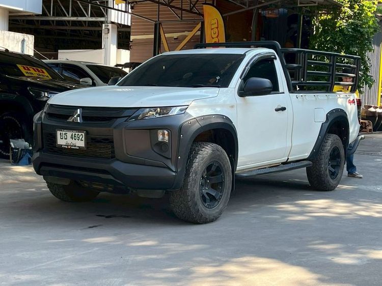 รถ Mitsubishi Triton 2.4 GL 4WD สี ขาว