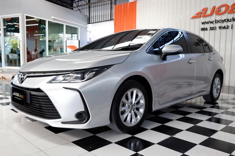 รถ Toyota Altis 1.6 G สี บรอนซ์เงิน