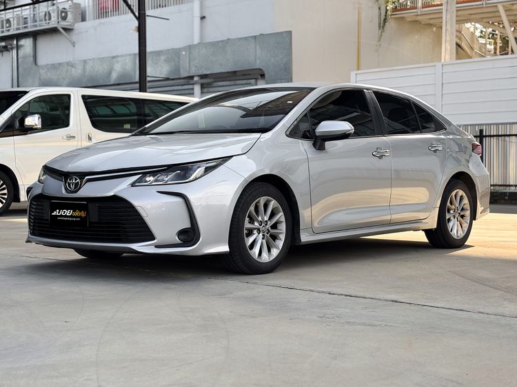 รถ Toyota Altis 1.6 G สี บรอนซ์เงิน