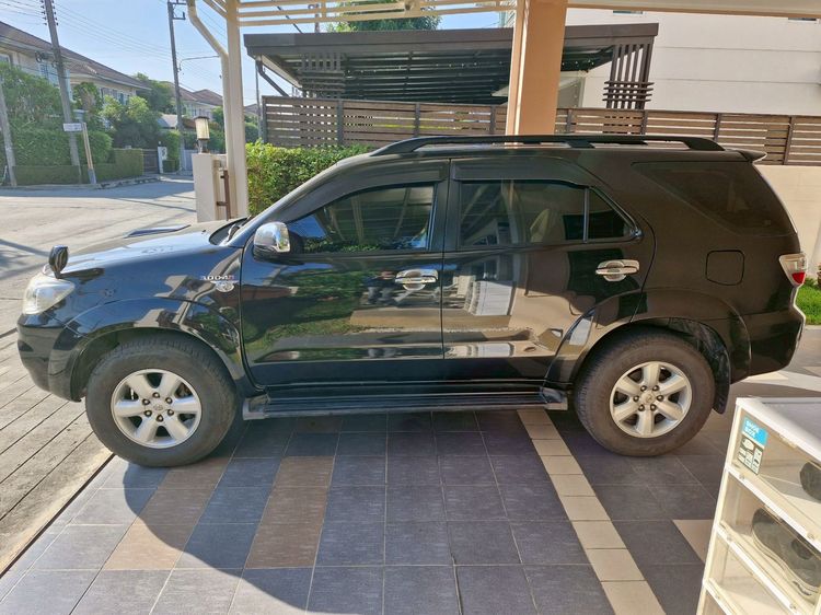 Toyota Fortuner 2011 3.0 V 4WD Utility-car ดีเซล เกียร์อัตโนมัติ ดำ รูปที่ 2