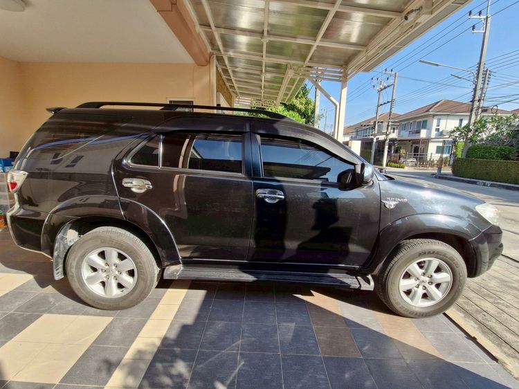 Toyota Fortuner 2011 3.0 V 4WD Utility-car ดีเซล เกียร์อัตโนมัติ ดำ รูปที่ 3